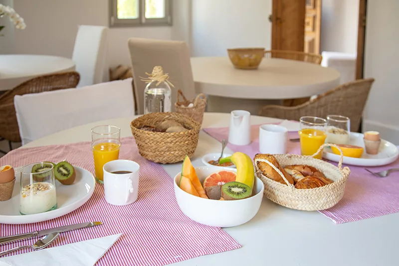 Petit déjeuner à la Bâtisse en Blanc, Golfe-Juan (Côte d'Azur)